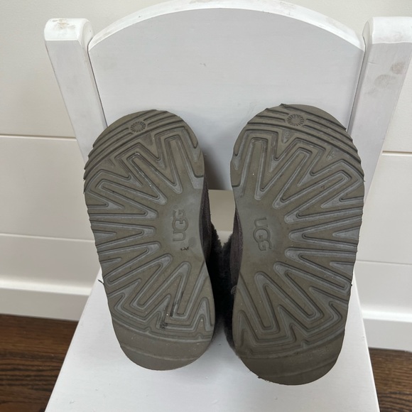 UGGS little kids fluff minis size 10 - Picture 3 of 5